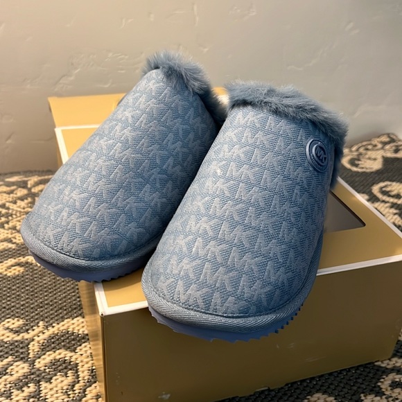 New in Box Michael Kors Janis Slipper - Picture 4 of 13